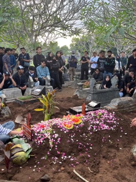 Prosesi pemakaman Rheza Sendy Pratama, meninggal dunia saat demo di depan Polda DIY. (X)